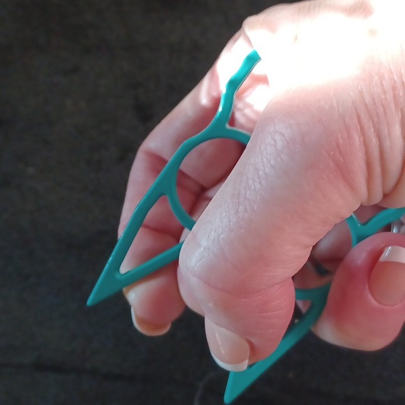 Safety kittypup keychain in AQUA - Picture 4 of 4